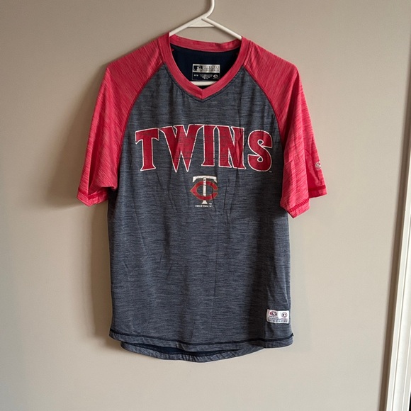 Genuine Merchandise Other - Minnesota Twins Gray Tee with Red Raglan Sleeves